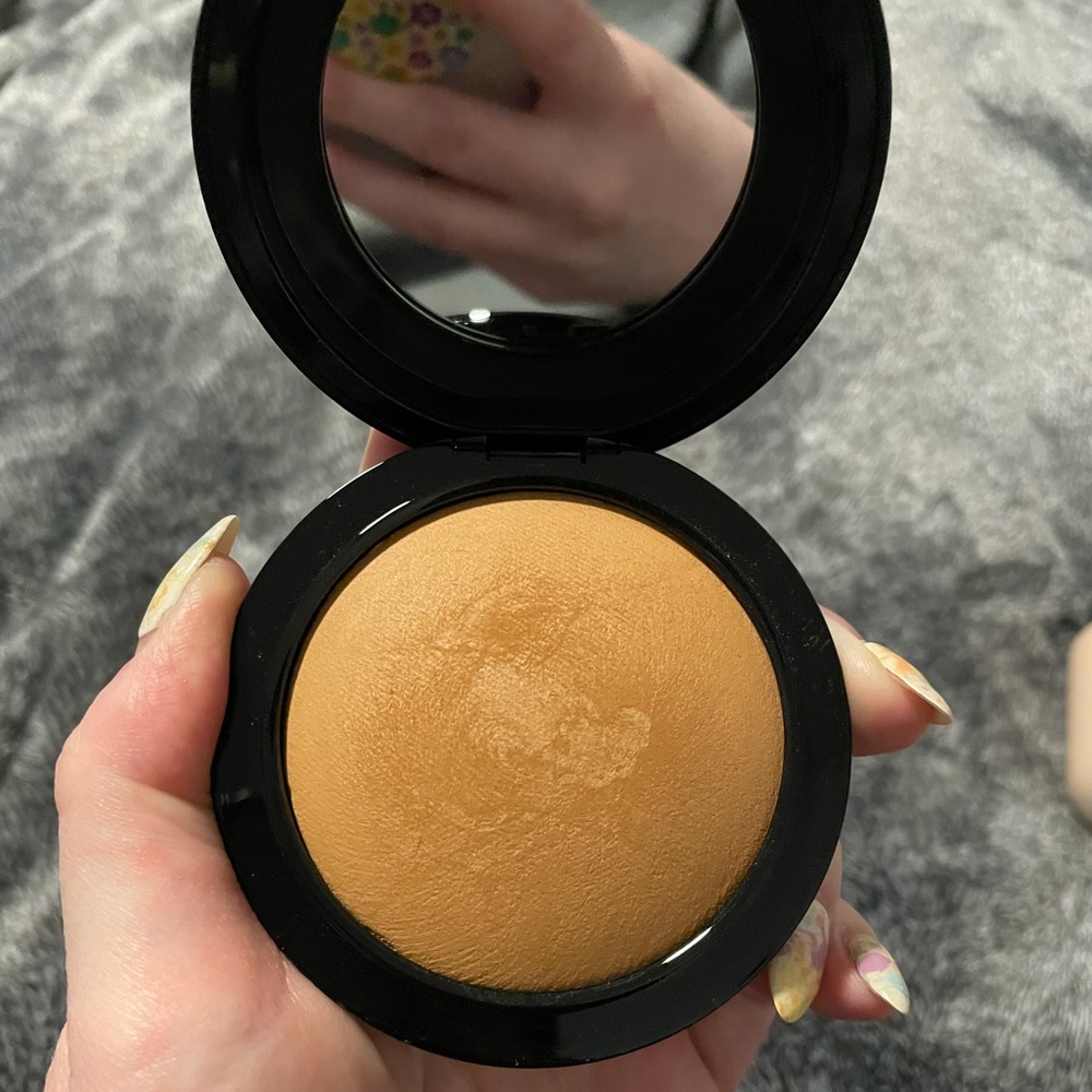 Dark Pressed Powder